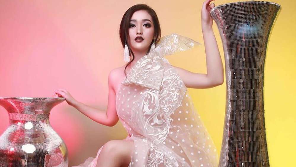 5 Gaya Pemotretan Ranty Maria, Cantiknya Nggak Ada Obat!