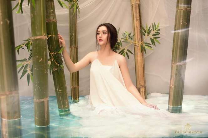 5 Gaya Pemotretan Ranty Maria, Cantiknya Nggak Ada Obat!