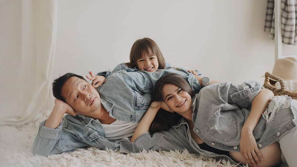 5 Potret Maternity Sabai Morscheck, Konsepnya Seru Banget!