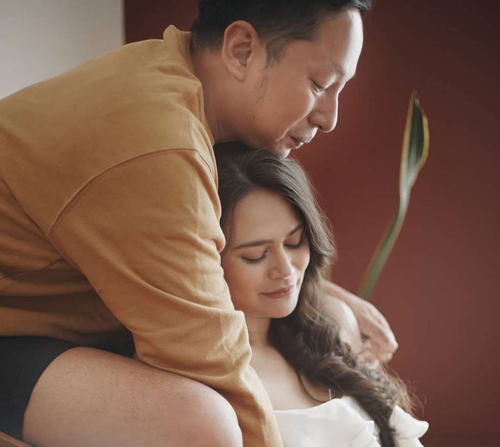 5 Potret Maternity Sabai Morscheck, Konsepnya Seru Banget!