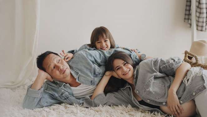 5 Potret Maternity Sabai Morscheck, Konsepnya Seru Banget!