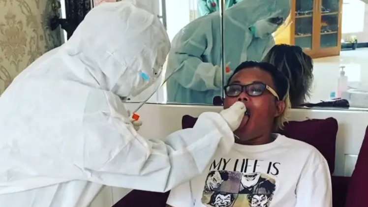 Potret Ekspresi 5 Seleb Jalani Swab Test Covid-19, Bikin Ngilu