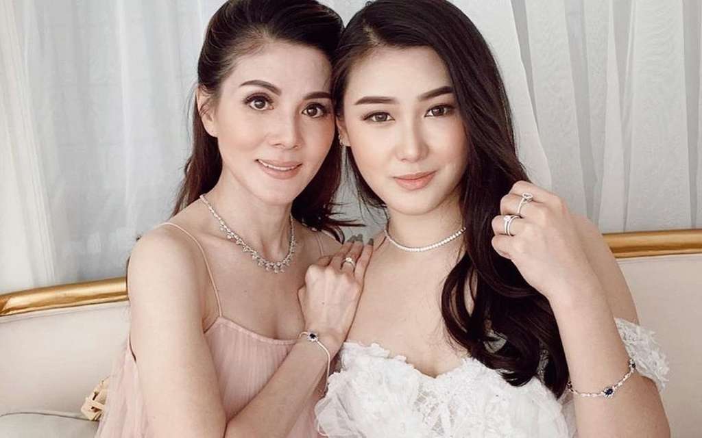 5 Potret Cantiknya Margaret Vivi Calon Ibu Mertua Boy William
