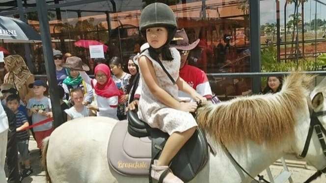 Potret Mikhayla Putri Nia Ramadhani, Cantiknya Mirip Sang ibu