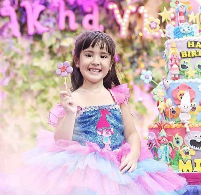 Potret Mikhayla Putri Nia Ramadhani, Cantiknya Mirip Sang ibu