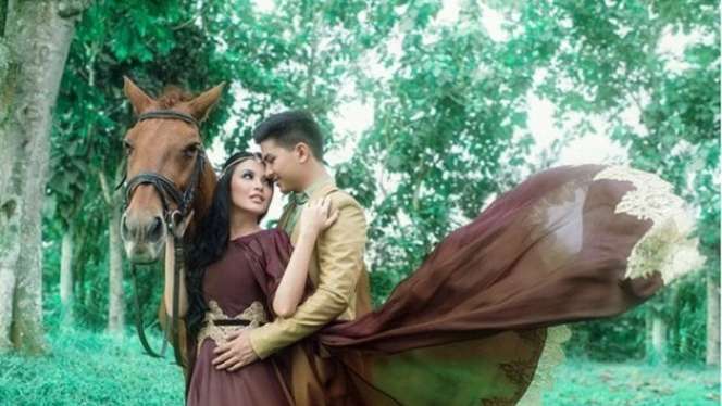 Melihat Pesona Kecantikan 5 Seleb dalam Sesi Pemotretan