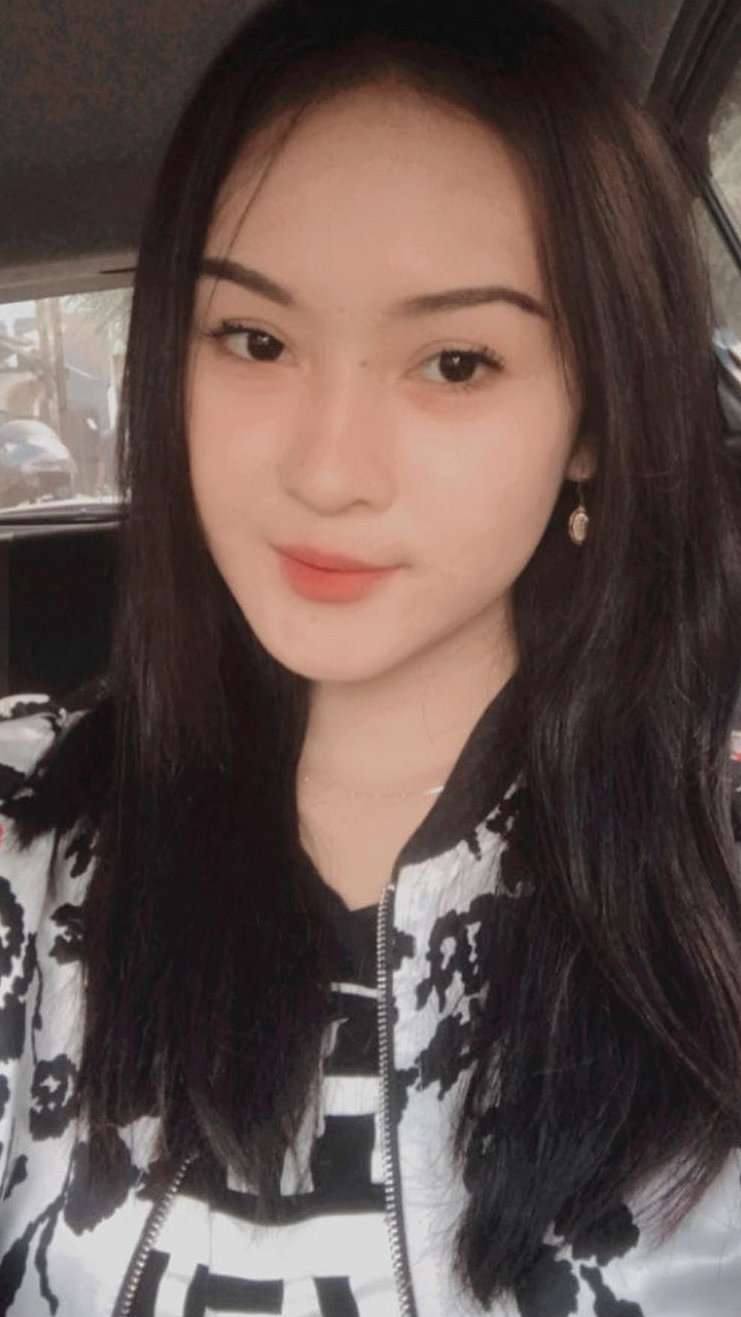 5 Potret Penjaga Warung Cantik Mirip Anya Geraldine, Percaya?