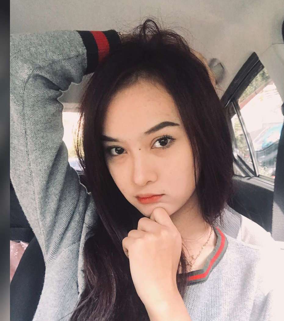 5 Potret Penjaga Warung Cantik Mirip Anya Geraldine, Percaya?