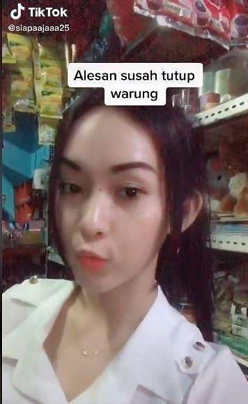5 Potret Penjaga Warung Cantik Mirip Anya Geraldine, Percaya?