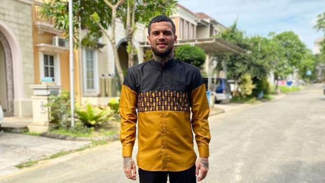 Temukan Makna Islam, 5 Seleb Pria Ini Memutuskan Jadi Mualaf