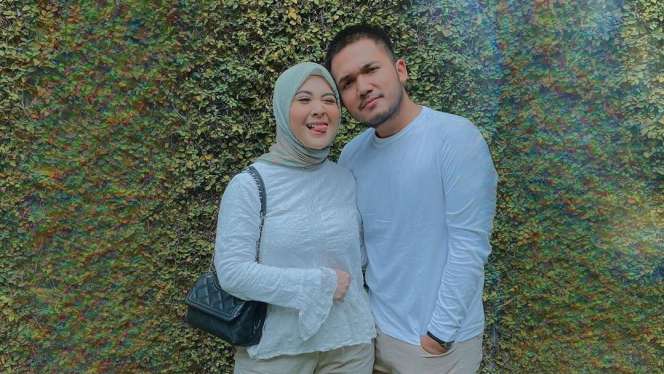 5 Potret Prewedding Kesha Ratuliu di Bali, Penuh Kebahagiaan