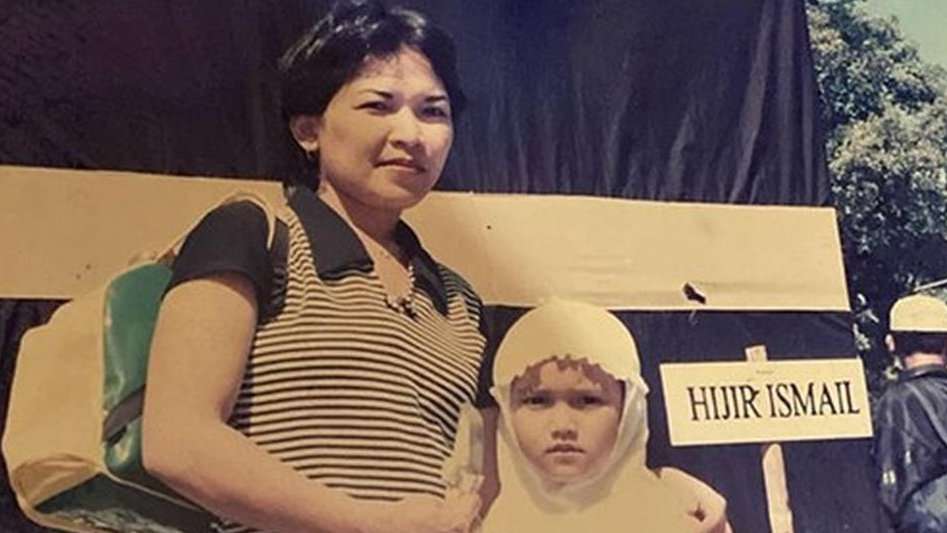 5 Potret Lawas Bukti Kompaknya Ayu Ting Ting dan Umi Kalsum