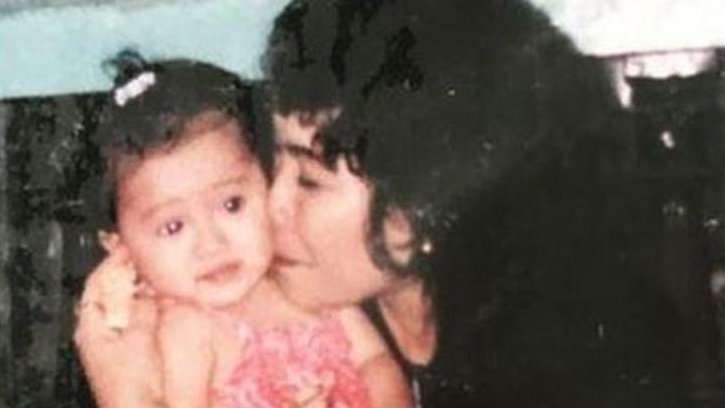 5 Potret Lawas Bukti Kompaknya Ayu Ting Ting dan Umi Kalsum