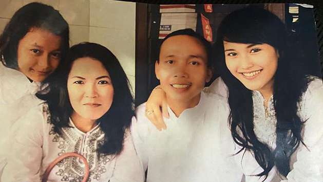 5 Potret Lawas Bukti Kompaknya Ayu Ting Ting dan Umi Kalsum