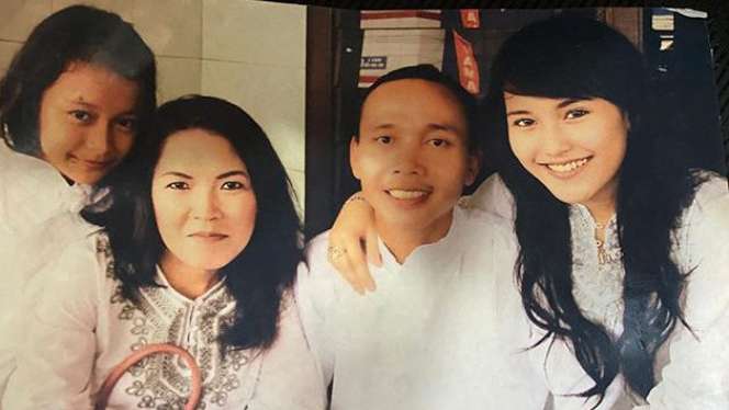 5 Potret Lawas Bukti Kompaknya Ayu Ting Ting dan Umi Kalsum