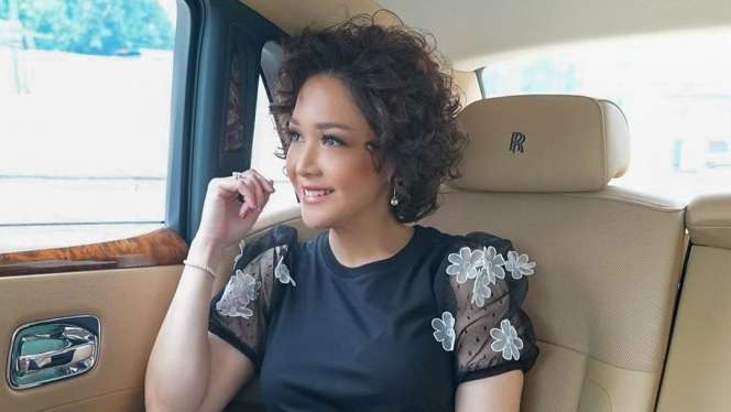 Lebih Fresh, 5 Potret Maia Estianty dengan Gaya Rambut Pendek 