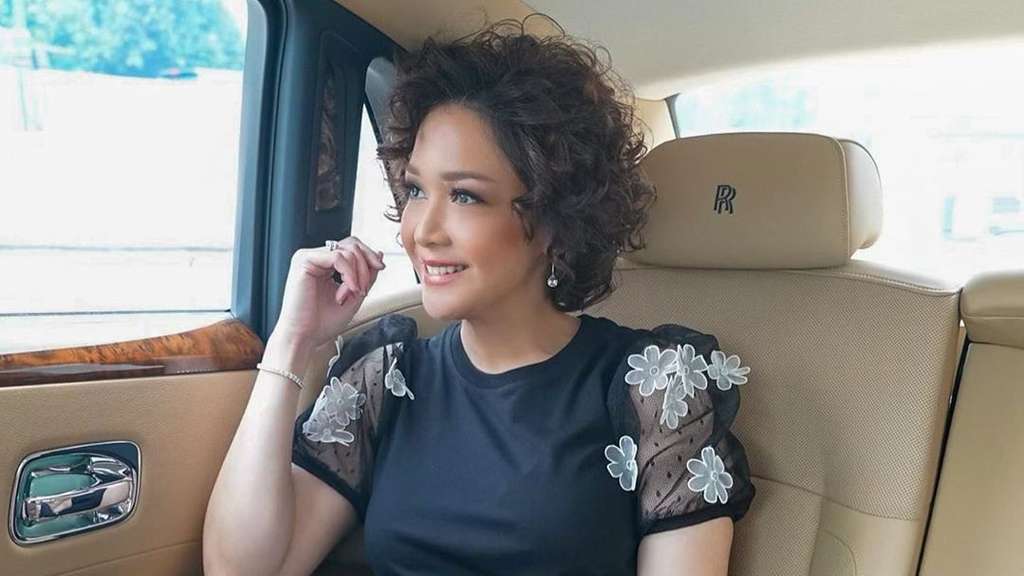 Lebih Fresh, 5 Potret Maia Estianty dengan Gaya Rambut Pendek 