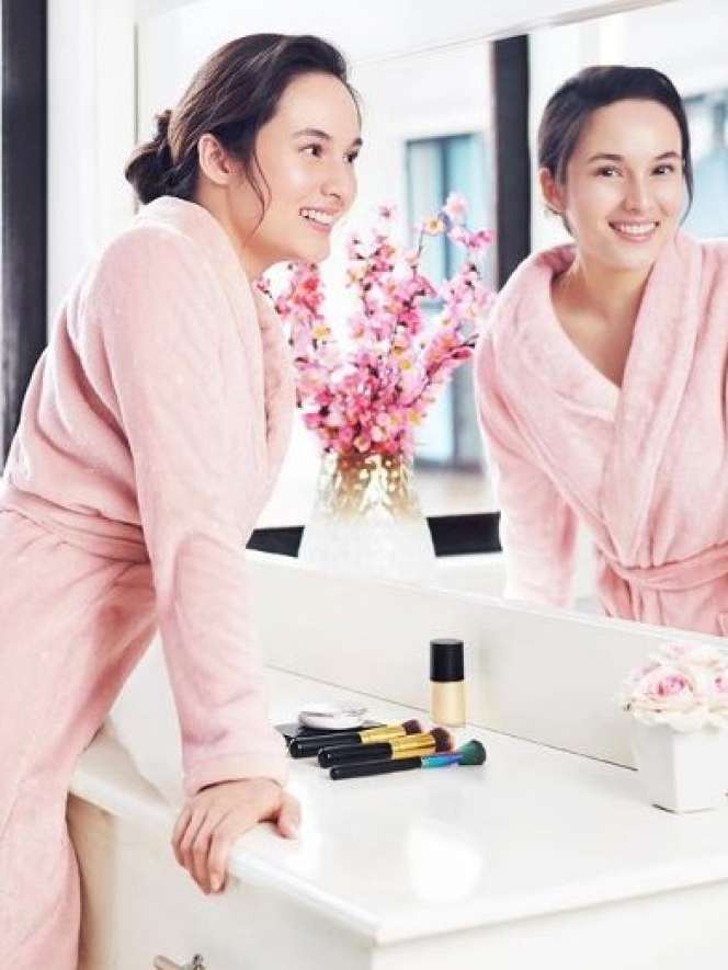 Idaman! 5 Potret Cantiknya Chelsea Islan dengan Makeup Natural
