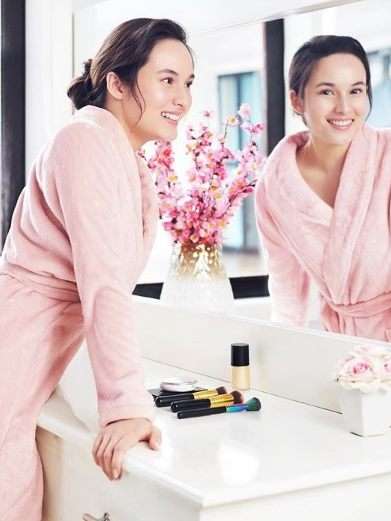 Idaman! 5 Potret Cantiknya Chelsea Islan dengan Makeup Natural