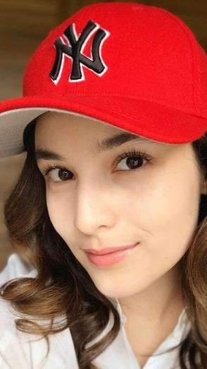Idaman! 5 Potret Cantiknya Chelsea Islan dengan Makeup Natural