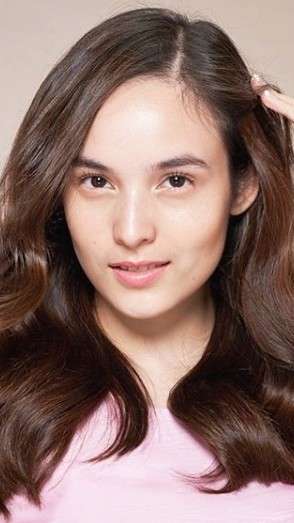 Idaman! 5 Potret Cantiknya Chelsea Islan dengan Makeup Natural