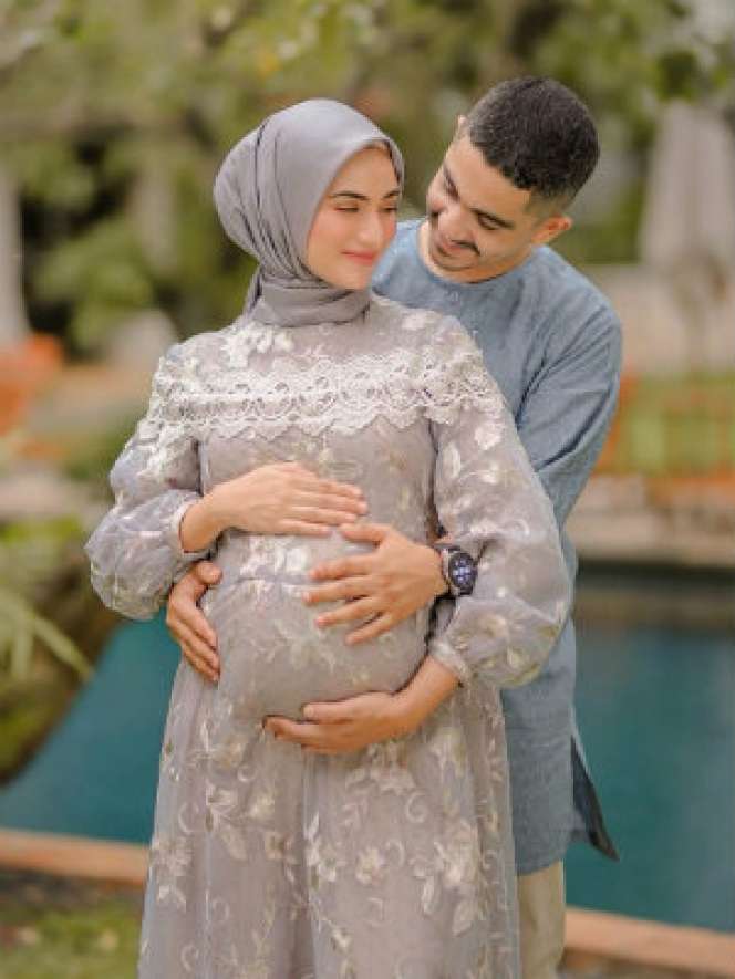 5 Potret Maternity Selebgram Berhijab, Stunning Banget!