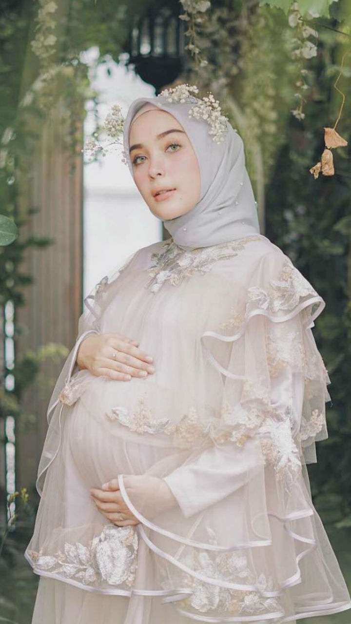 5 Potret Maternity Selebgram Berhijab, Stunning Banget!