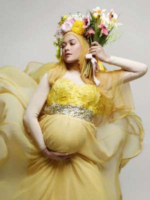 Cantiknya Adhitya Putri Saat Maternity Shoot Kehamilan Kedua