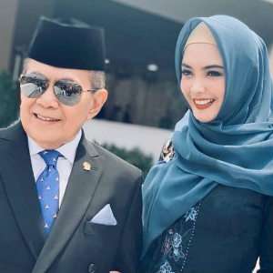 Potret Artis 90-an yang Menikah dengan Pejabat 