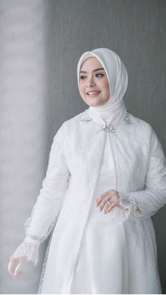 Pesona 5 Seleb Cantik Saat Pengajian Jelang Nikah