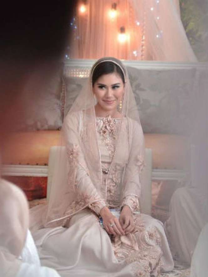 Pesona 5 Seleb Cantik Saat Pengajian Jelang Nikah