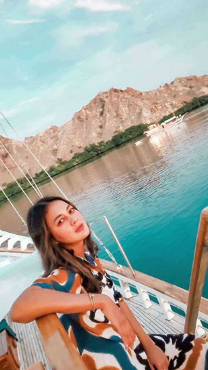 Potret Baim-Paula dan Kiano Jelajahi Labuan Bajo 