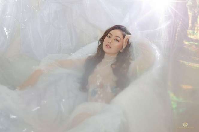 Gaya Pemotretan Natasha Wilona di Bathtub, Cowok Susah Kedip!