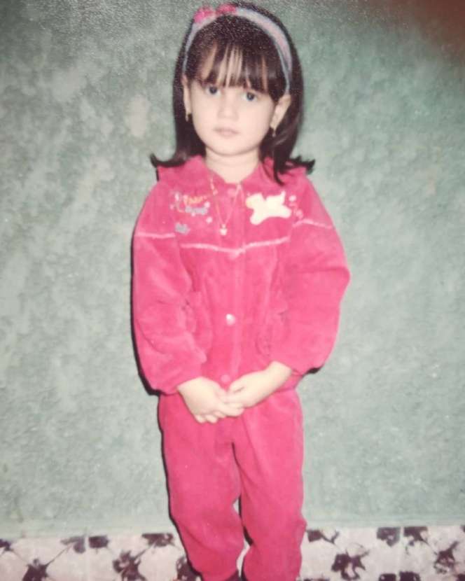 Gemesin Banget! Potret Masa Kecil Cut Meyriska