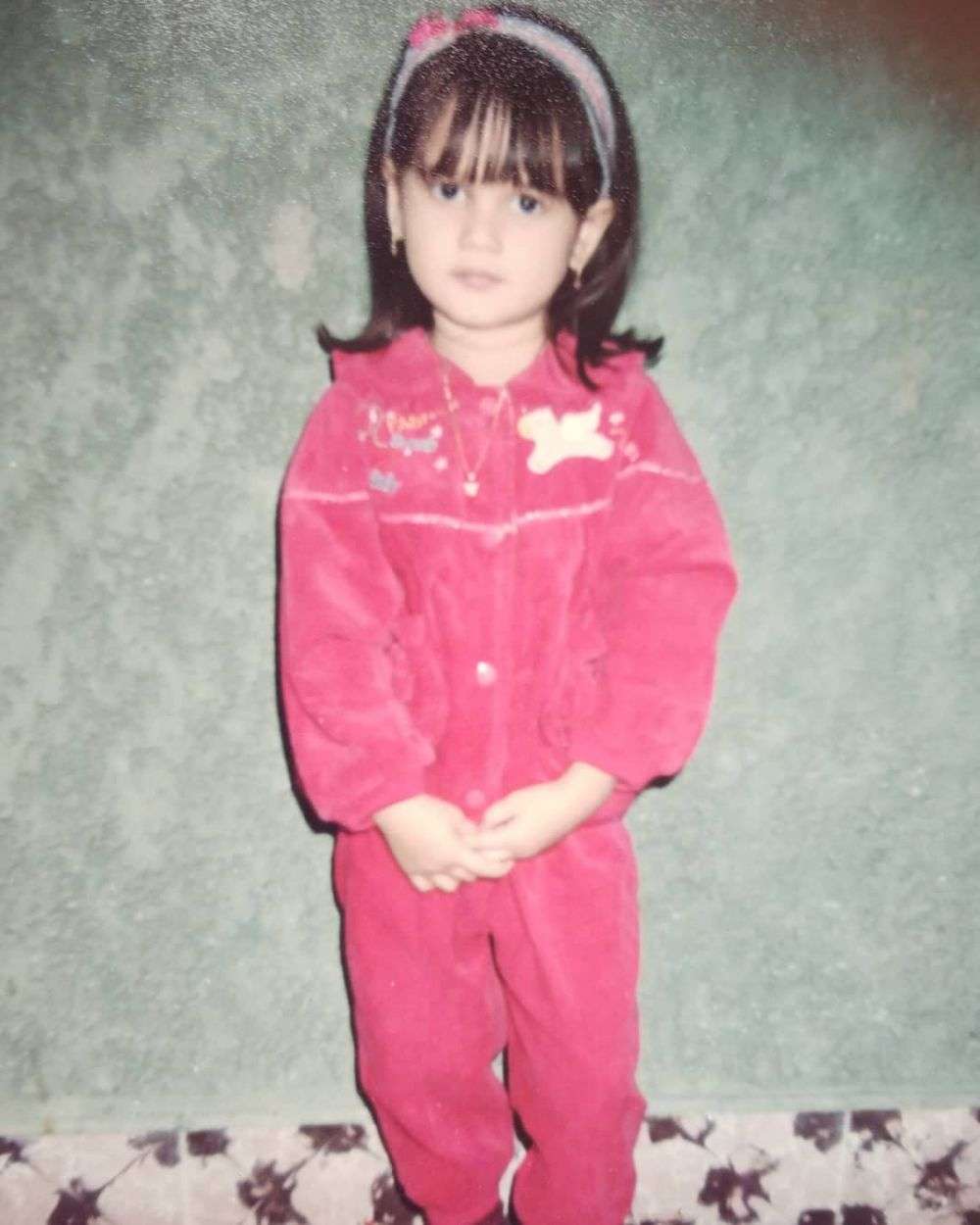 Gemesin Banget! Potret Masa Kecil Cut Meyriska