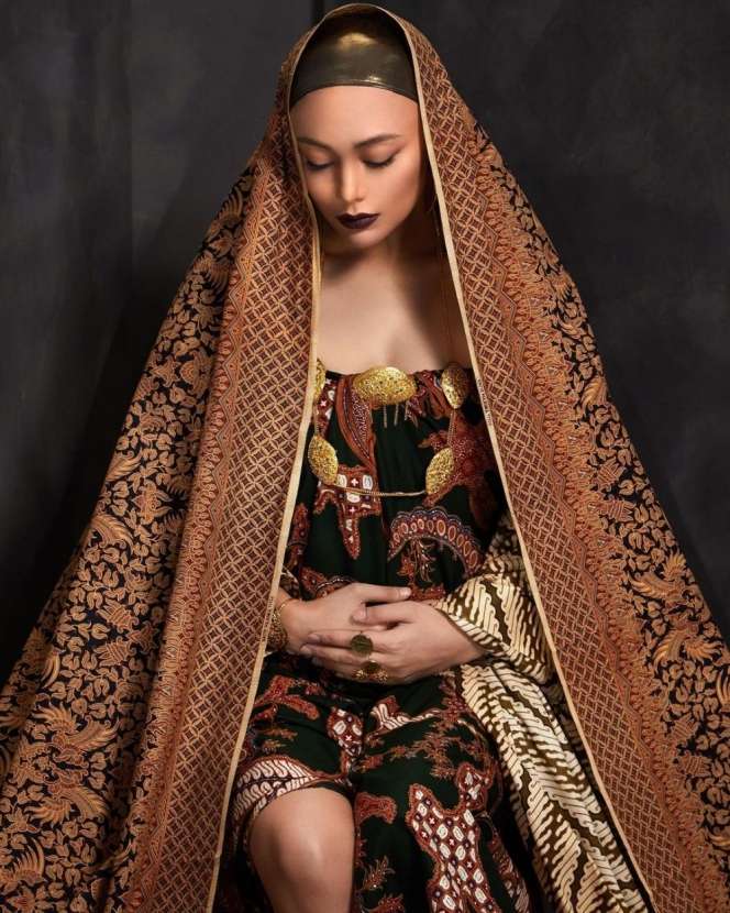 Potret Maternity Whulandary Herman Jadi Sorotan