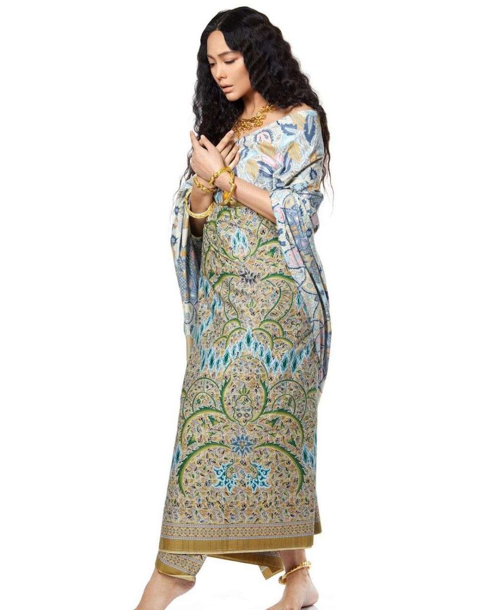 Potret Maternity Whulandary Herman Jadi Sorotan