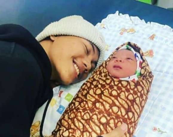 Tiga Selebriti Ini Punya Anak Saat Berumur Belasan Tahun