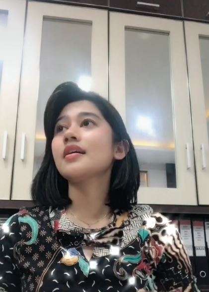 Memiliki Paras Mirip Nike Ardilla, Cantiknya Qory Antika 