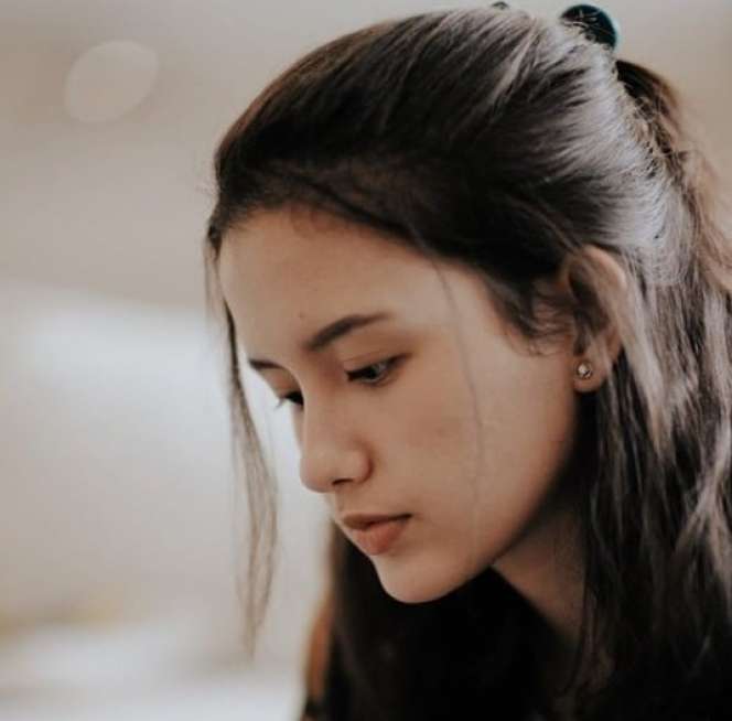 Pesona Sarah Menzel, Kekasih Azriel Hermansyah