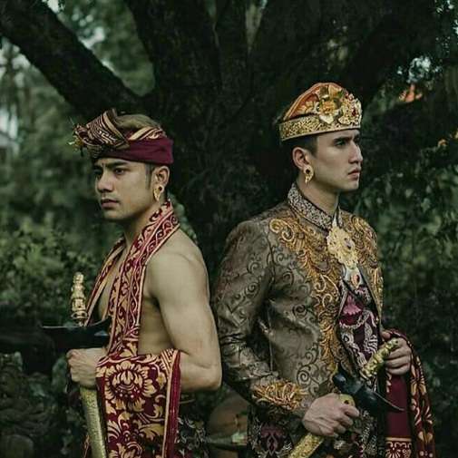 Gagah, Potret Verrell Bramasta Kenakan Baju Adat Bali