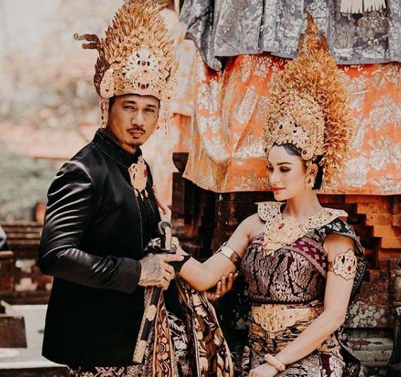 Terpaut Usia Lebih 10 Tahun, Pasangan Seleb Ini Tetap Harmonis