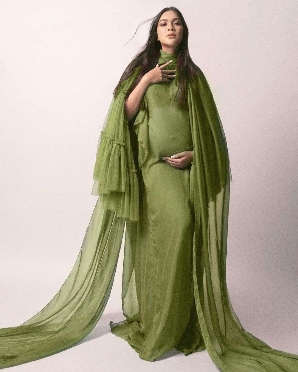 5 Potret Maternity Kezia Warouw, Bergaya bak Gigi Hadid
