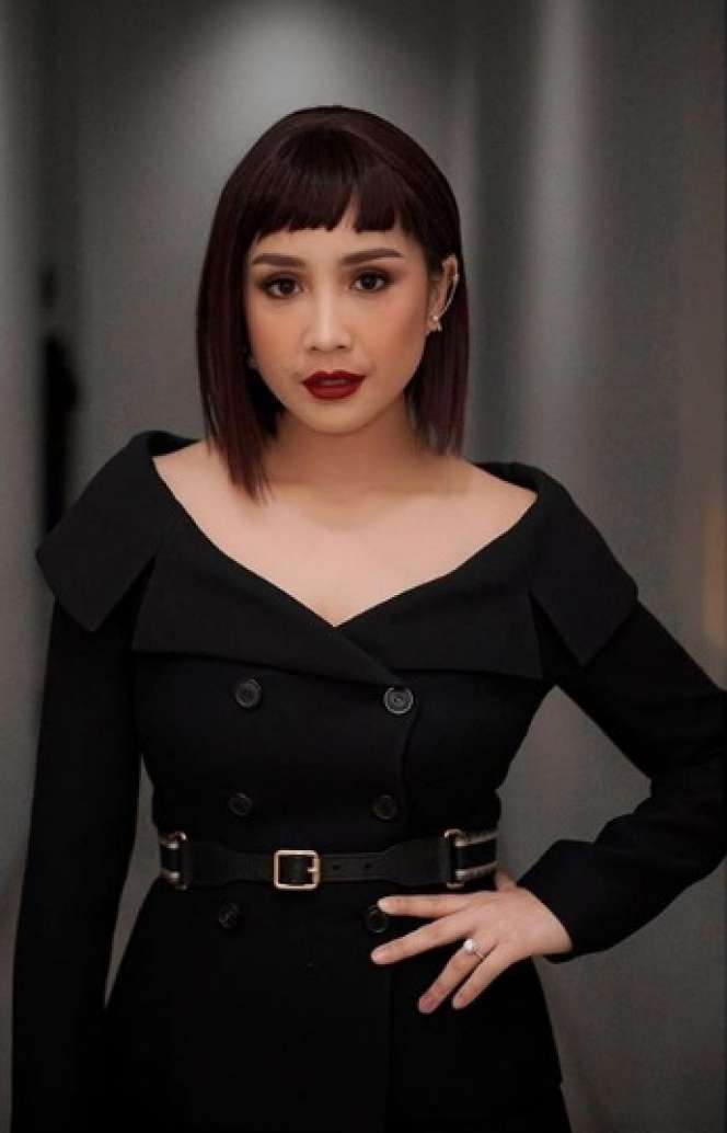 Tampil Beda, Potret Nagita Slavina Pakai Wig Pendek & Berponi