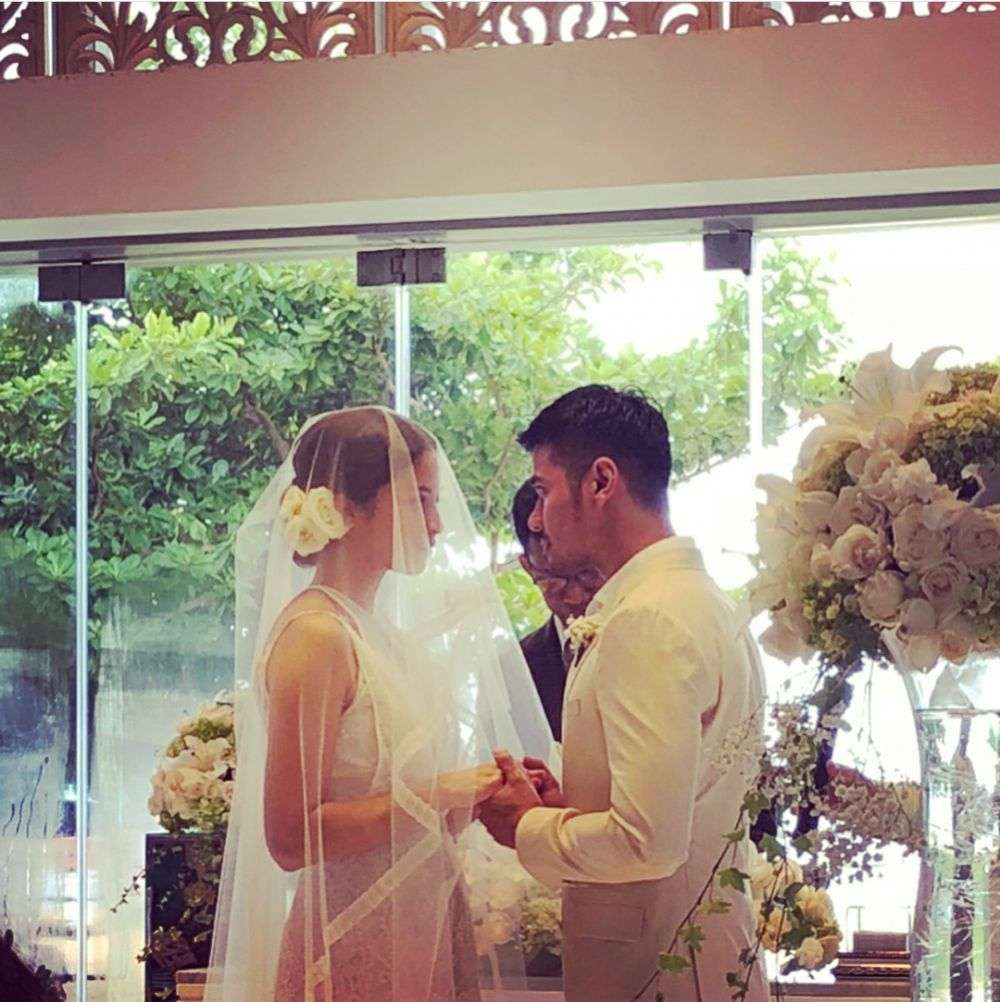 Gak Pamer Kemesraan, Deretan Selebriti Ini Menikah Diam-diam