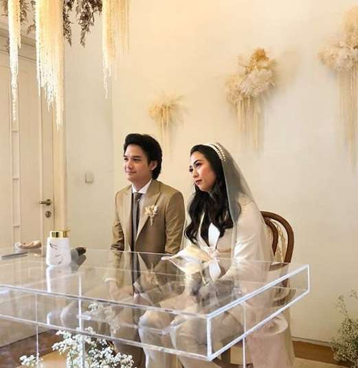 Gak Pamer Kemesraan, Deretan Selebriti Ini Menikah Diam-diam