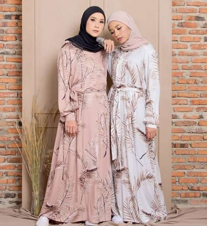 5 Potret Asisten Artis yang Tak Kalah Modis dari Sang Bos
