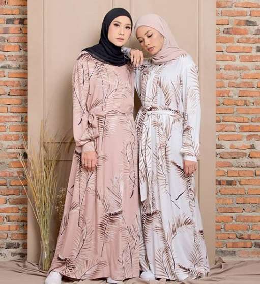 5 Potret Asisten Artis yang Tak Kalah Modis dari Sang Bos