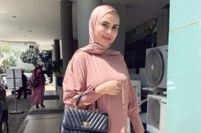 Deretan DJ Wanita yang Mantap Berhijrah 