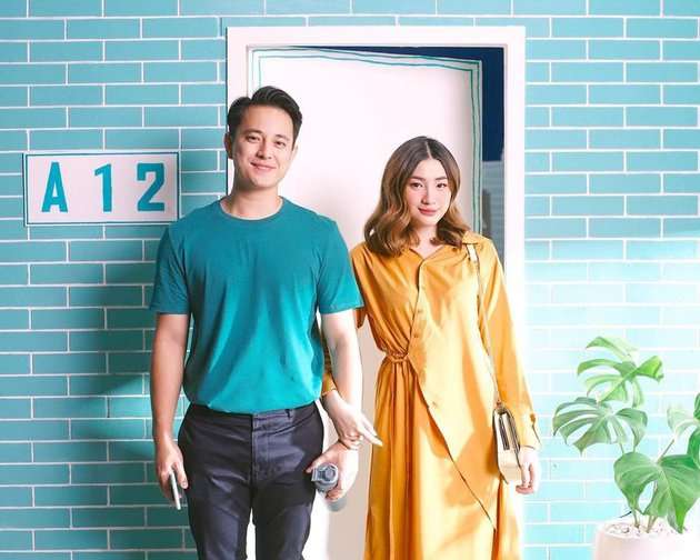 Jauh dari Sorotan! Kemesraan Billy Davidson dan Sang Tunangan